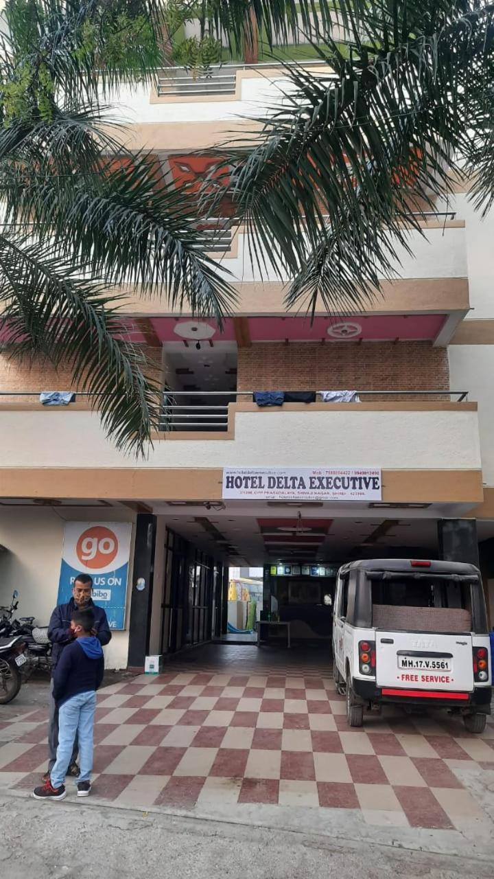 Hotel Delta Executive Shirdi Esterno foto