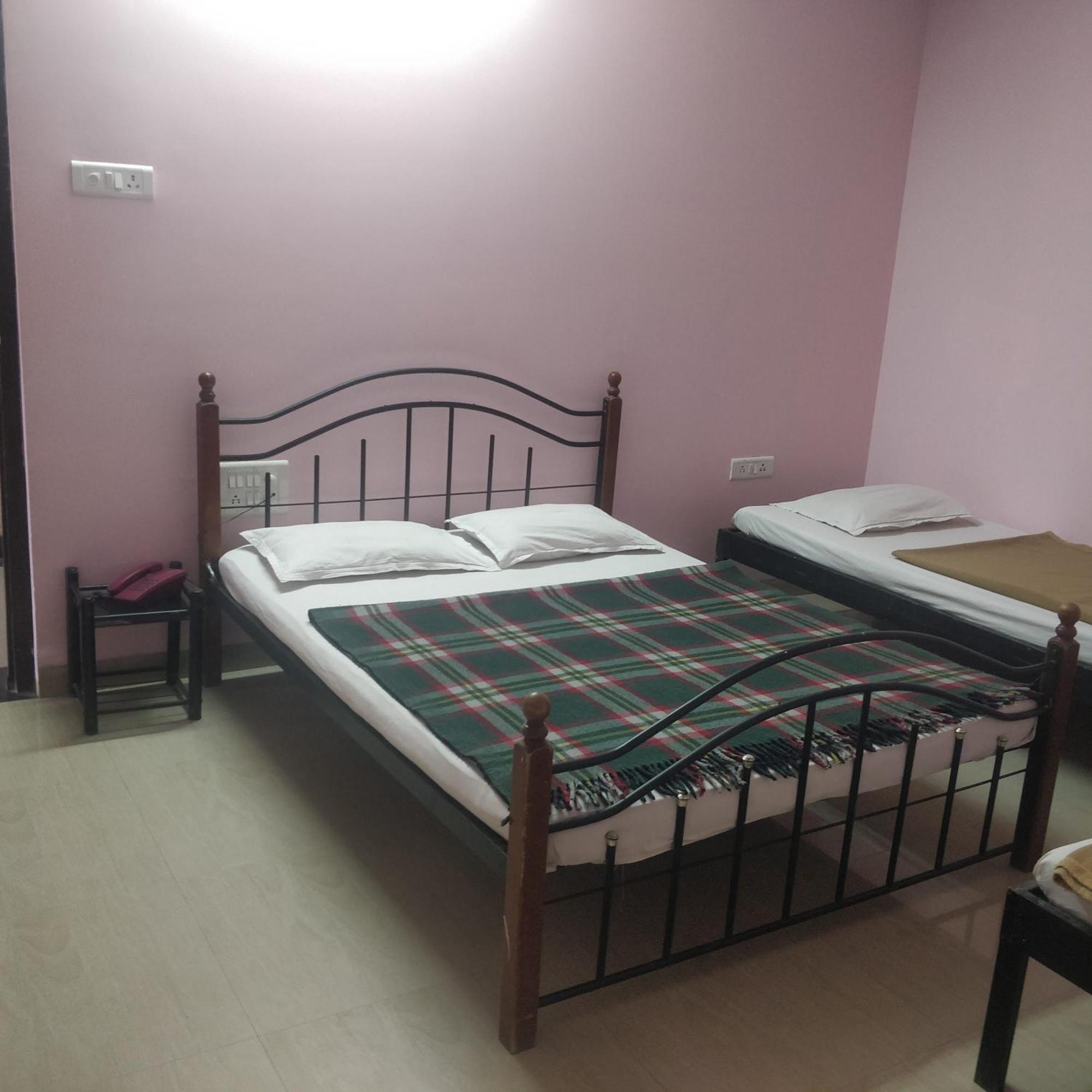 Hotel Delta Executive Shirdi Esterno foto